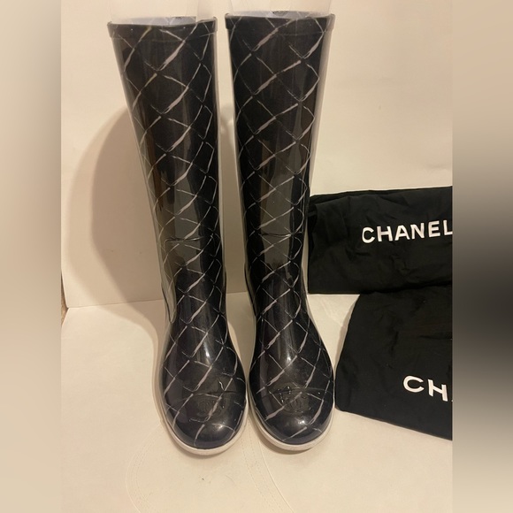 Chanel Black & White Quilted Rubber Boot Size 37 - Picture 2 of 12